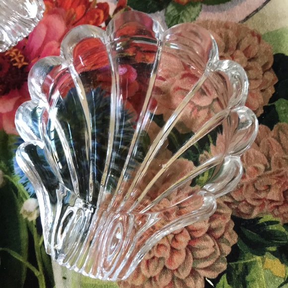 Chrystal Shell Trinket Dishes Set of 2 - Picture 3 of 6